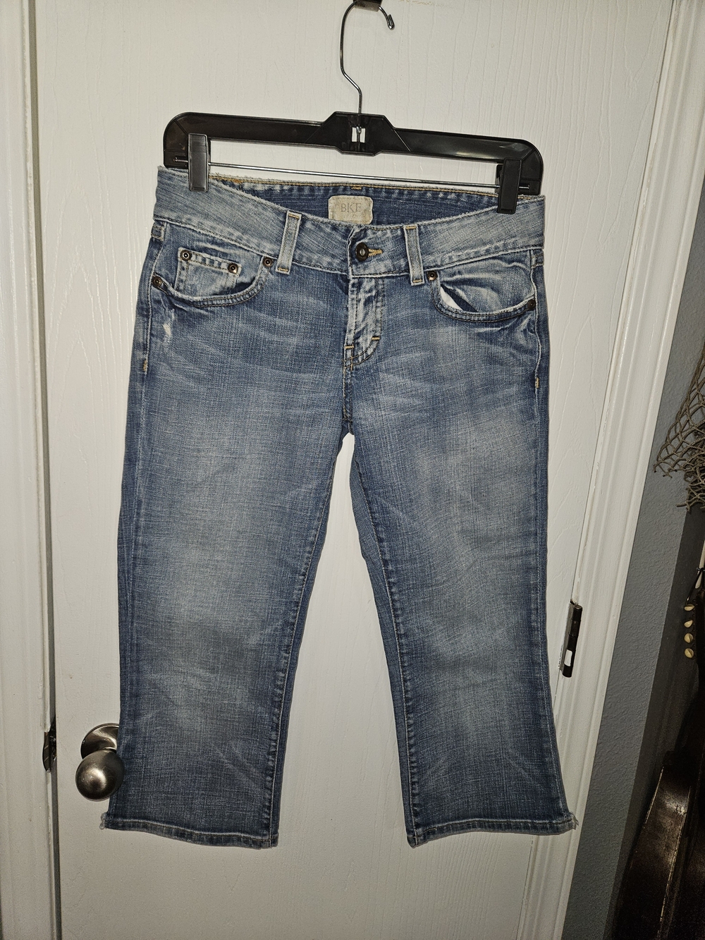 BKE Women's Light Blue Capri Jeans